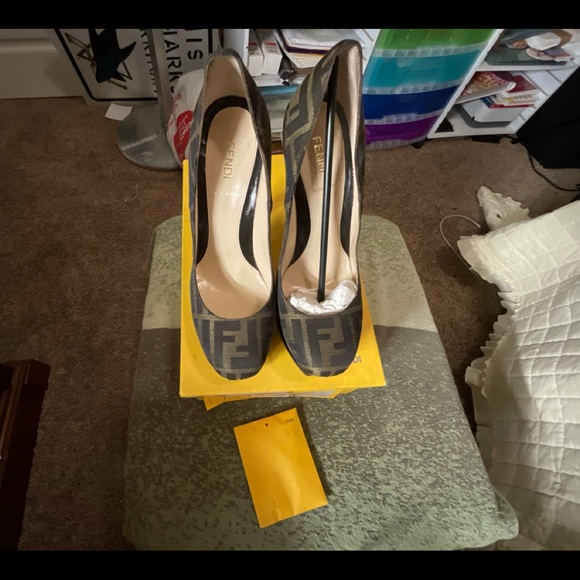 FENDI DÉCOLLETÉ ZUCCA JACQUARD - Picture 6 of 10